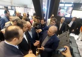 بازدید رییس هیات عامل ایمیدرو از غرفه ذوب آهن اصفهان در متافو بازدید رییس هیات عامل ایمیدرو از غرفه ذوب آهن اصفهان در متافو