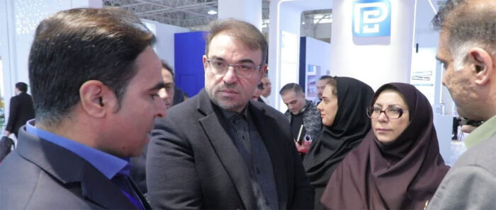 بازدید معاون وزیر صمت از غرفه پتروشیمی خوزستان بازدید معاون وزیر صمت از غرفه پتروشیمی خوزستان