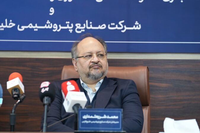 سرمایهگذاری در تحقیقوتوسعه، هزینههای تولید را کاهش میدهد/ برای رفع ناترازی گاز و کسری خوراک پتروشیمیها به دولت کمک میکنیم/گروه صنایع پتروشیمی خلیجفارس، پرچمدار صنعت پتروشیمی سبز خواهد شد سرمایهگذاری در تحقیقوتوسعه، هزینههای تولید را کاهش میدهد/ برای رفع ناترازی گاز و کسری خوراک پتروشیمیها به دولت کمک میکنیم/گروه صنایع پتروشیمی خلیجفارس، پرچمدار صنعت پتروشیمی سبز خواهد شد