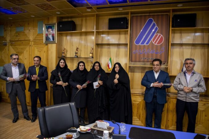 بانوان فولاد آلیاژی با توانمندی و پشتکار خود الگوی تعادل میان کار و زندگی هستند بانوان فولاد آلیاژی با توانمندی و پشتکار خود الگوی تعادل میان کار و زندگی هستند