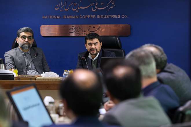 دکتر مقیمی: «ملی مس» نقش کلیدی در اقتصاد صنعتی کشور دارد / دکتر مدرسخیابانی: به دور از شعار، ساخت داخل را دنبال میکنیم دکتر مقیمی: «ملی مس» نقش کلیدی در اقتصاد صنعتی کشور دارد / دکتر مدرسخیابانی: به دور از شعار، ساخت داخل را دنبال میکنیم