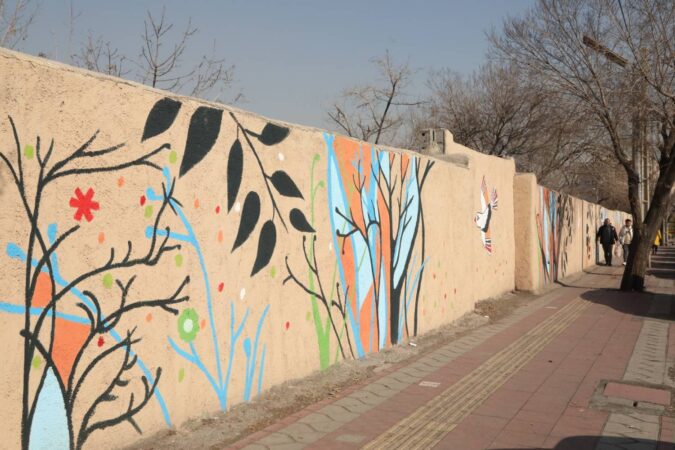 شور و نشاط در خیابانهای منطقه 19 با نقاشی دیواری گل و پرنده شور و نشاط در خیابانهای منطقه ۱۹ با نقاشی دیواری گل و پرنده
