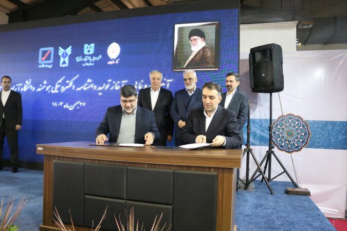 دانشنامه های فارغ التحصیلان دانشگاه آزاد اسلامی تحت پوشش بیمه تجهیزات الکترونیک بیمه رازی قرار گرفت دانشنامه های فارغ التحصیلان دانشگاه آزاد اسلامی تحت پوشش بیمه تجهیزات الکترونیک بیمه رازی قرار گرفت