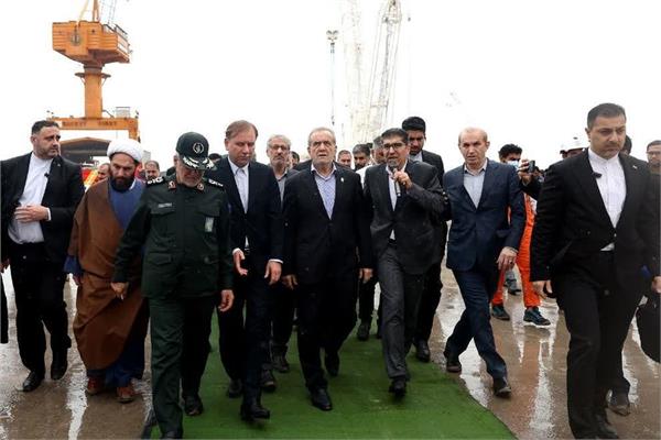 بازدید رئیسجمهور و فرمانده قرارگاه سازندگی خاتمالانبیاء(ص) از شرکت صنعتی دریایی ایران (صدرا) بازدید رئیسجمهور و فرمانده قرارگاه سازندگی خاتمالانبیاء(ص) از شرکت صنعتی دریایی ایران (صدرا)