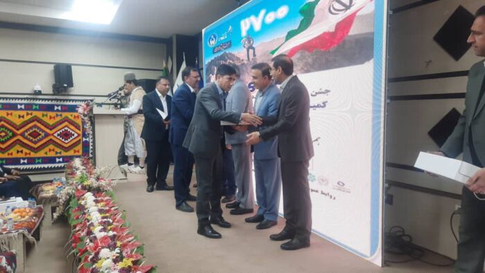 تقدیر از صندوق کارآفرینی امید استان کهگیلویه و بویراحمد در جشن خودکفایی کمیته امداد تقدیر از صندوق کارآفرینی امید استان کهگیلویه و بویراحمد در جشن خودکفایی کمیته امداد