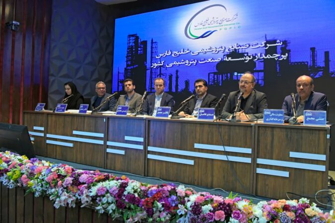 سرمایه «فارس» به ۱۰۰ همت رسید/ تولید بزرگترین هلدینگ پتروشیمی کشور از ۳۰ میلیون تن در سال عبور خواهد کرد سرمایه «فارس» به ۱۰۰ همت رسید/ تولید بزرگترین هلدینگ پتروشیمی کشور از ۳۰ میلیون تن در سال عبور خواهد کرد