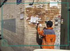 پاکسازی کامل دیوار‌ها از برچسب‌ها و پوستر‌های غیرمجاز