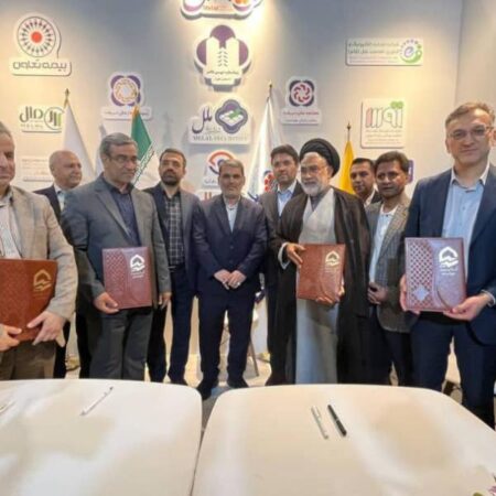 تفاهمنامه احداث ۵۰۰ مگاوات نیروگاه خورشیدی میان استانداري خراسان رضوي، موسسه اعتباری ملل و شرکتهای برق خراسان امضا شد تفاهمنامه احداث ۵۰۰ مگاوات نیروگاه خورشیدی میان استانداري خراسان رضوي، موسسه اعتباری ملل و شرکتهای برق خراسان امضا شد