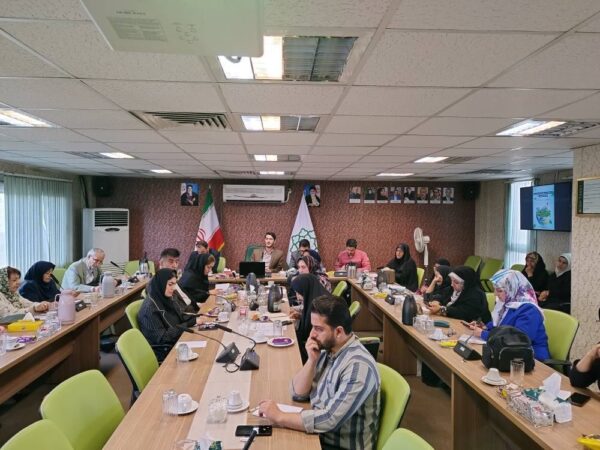 نشست هم‌اندیشی مدیرکل محیط زیست و توسعه پایدار شهرداری تهران با دبیران محیط زیست مناطق ۲۲ گانه برگزار شد