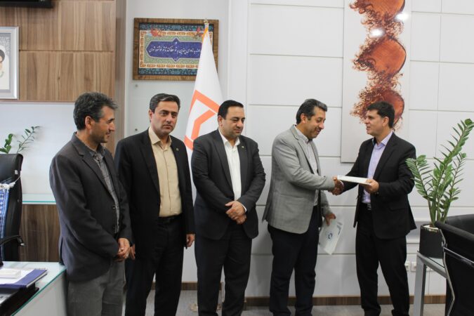 تقدیر بنیاد مسکن یزد از همکاری بانک مسکن در بهسازی و نوسازی واحدهای روستایی / نقشآفرینی بانک مسکن با نگاه اجتماعی تقدیر بنیاد مسکن یزد از همکاری بانک مسکن در بهسازی و نوسازی واحدهای روستایی / نقشآفرینی بانک مسکن با نگاه اجتماعی