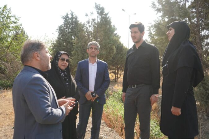مسقف کردن پارکینگ های عمومی با استفاده از پنل های خورشیدی مسقف کردن پارکینگ های عمومی با استفاده از پنل های خورشیدی