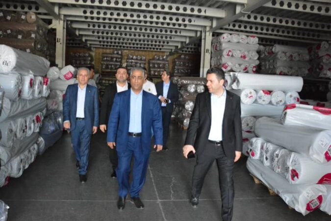 بازدید مدیرعامل بانك صنعت ومعدن از صنعت پیشران نساجی كشور؛ حمایت از شركت دانشبنیان و صادركننده برتر در حوزه تولید پارچههای رومبلی و پردهای بازدید مدیرعامل بانك صنعت ومعدن از صنعت پیشران نساجی كشور؛ حمایت از شركت دانشبنیان و صادركننده برتر در حوزه تولید پارچههای رومبلی و پردهای