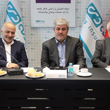 بیمه دی در کنار خدمت به خانواده ایثارگران، الگویی موفق برای صنعت بیمه کشور است