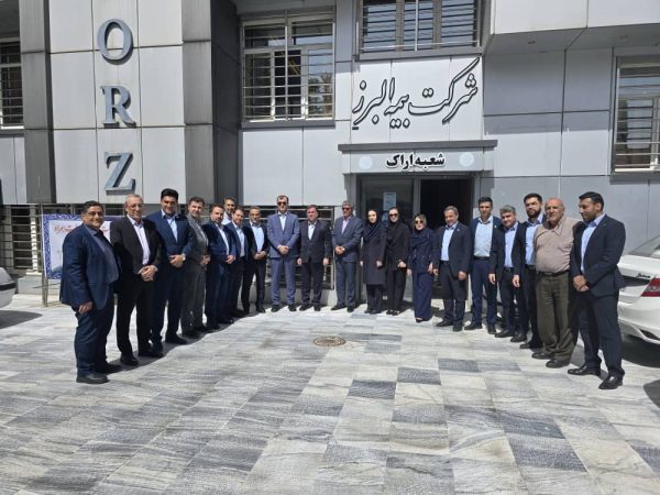 رضایت مندی بیمه گذاران و تکریم مشتریان محور توسعه شعب است