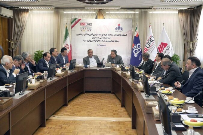 آقاجانلو: ظرفیت مازاد 20 میلیون تنی فولاد را فعال می کنیم آقاجانلو: ظرفیت مازاد ۲۰ میلیون تنی فولاد را فعال می کنیم