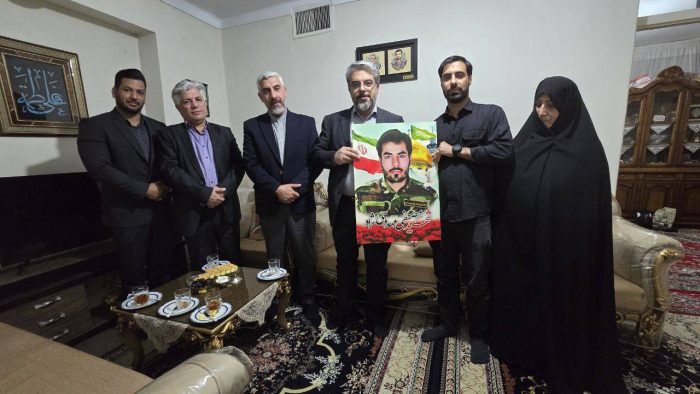 دیدار مدیرعامل شرکت شهروند با خانواده شهید مدافع حرم مصطفی مهدوی‌نژاد