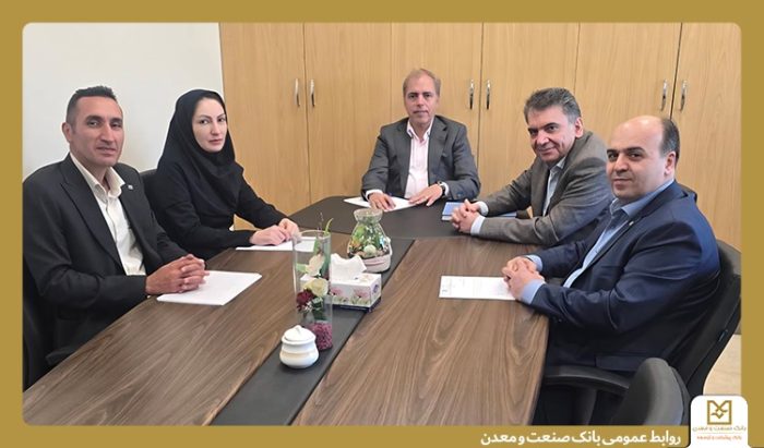 بازدید مدیران ارشد بانك صنعت و معدن از شعبه شهركرد؛ تأكید بر اهمیت نقش كاركنان در تحقق اهداف بانك