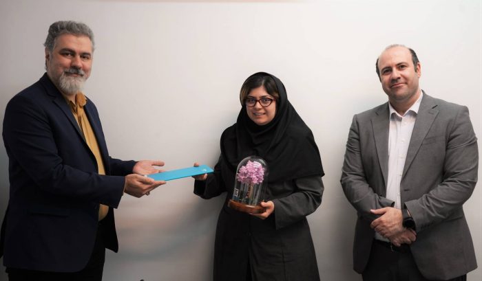 ‌تجلیل از رابط برتر امور مشتریان بیمه دی؛ شعبه ممتاز مرکزی تهران پیشتاز در پاسخگویی