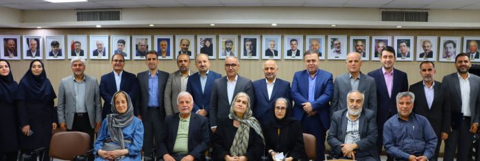 امضای قرارداد بیمه تکمیلی بازنشستگان کشوری با بیمه دی / استقبال کانون های بازنشستگی از بیمه دی  به دلیل خوشنامی در درمان و خدمات برخط
