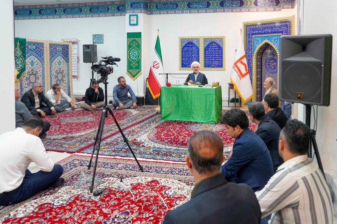 اسلام، کامل‌ترین آیین الهی و مسیر رستگاری بشریت/ برگزاری جلسه در محضر قرآن در بانک مسکن