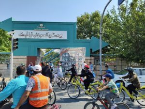 برگزاری همایش بزرگ دوچرخه‌سواری به یاد شهدای مدرسه میناب در منطقه ۲۰