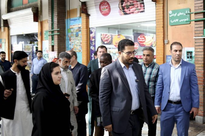 تأمین ۵۳ درصدی سبد غذایی پایتخت با اختلاف قیمت ۳۰ تا ۴۵ درصدی نسبت به سطح شهر /استقبال سفرای خارجی از ظرفیت تولید داخل و زنجیره توزیع در میادین تهران